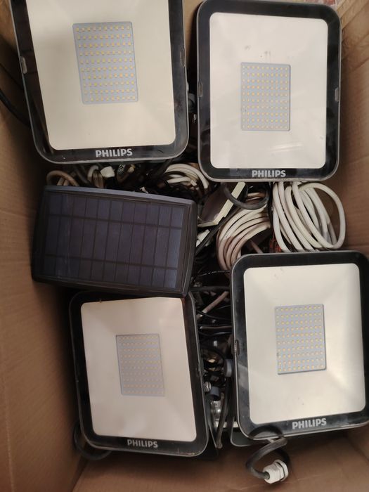Proiectoare Philips Led solare si electrice