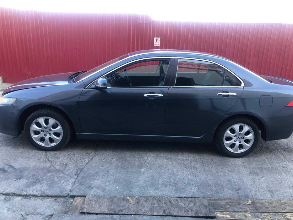 Dezmembram Honda Accord sedan 2005