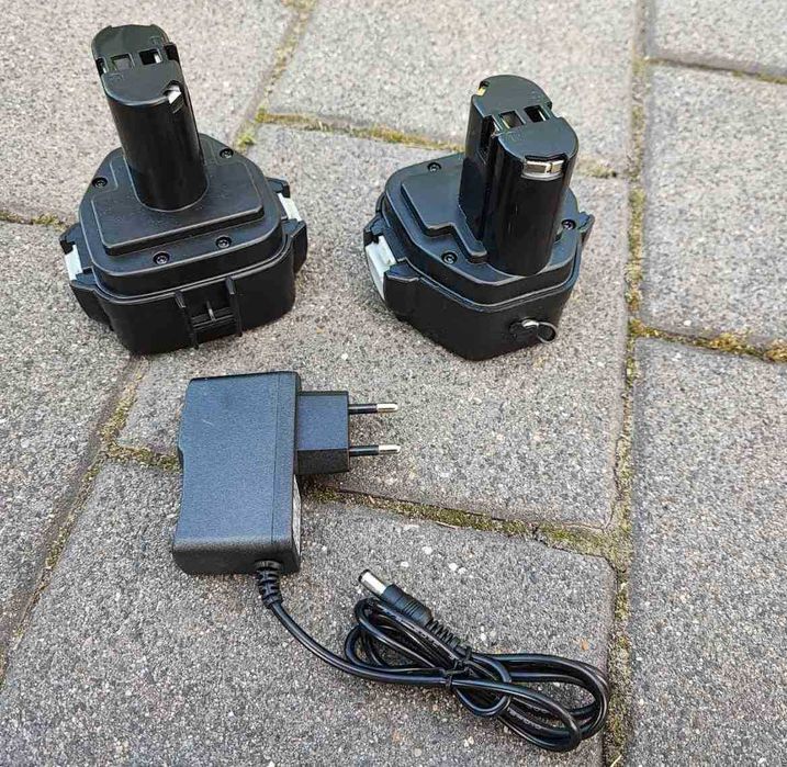 Li-Ion Baterie 12V (3Ah) cu încărcător pentru Makita