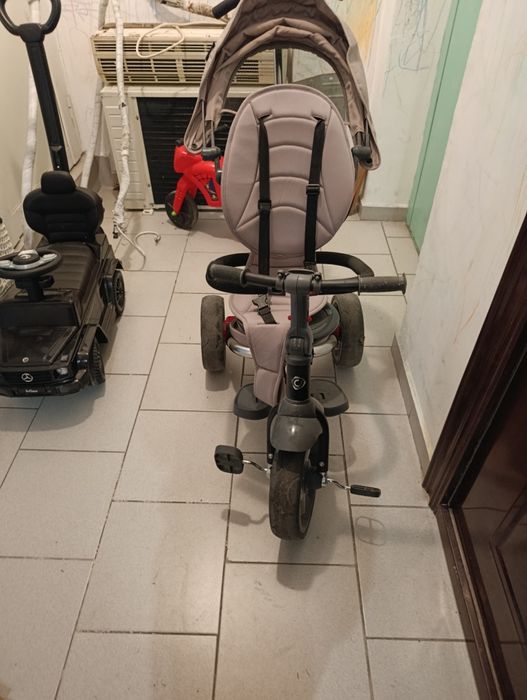 Детска триколка с регулируема дръжка и сенник