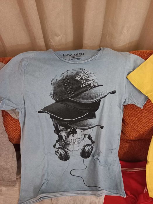 Продавам тениски и  бермуди за момче