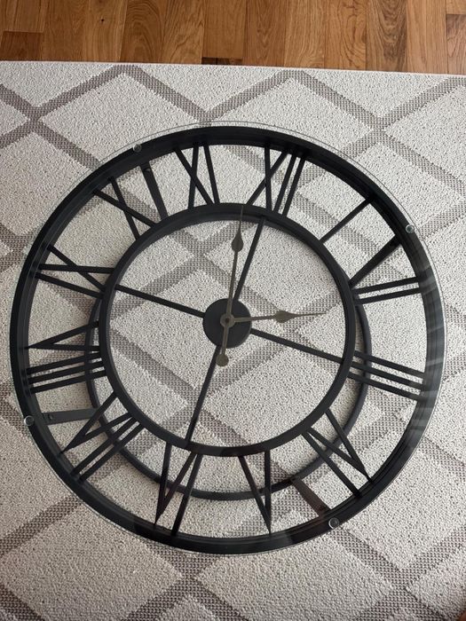 Masuta de cafea cu ceas functional