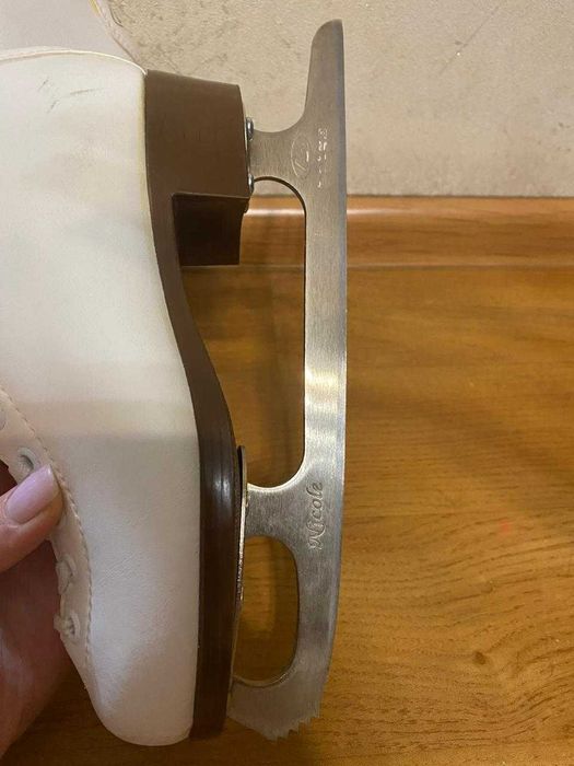 Продам фигурные коньки