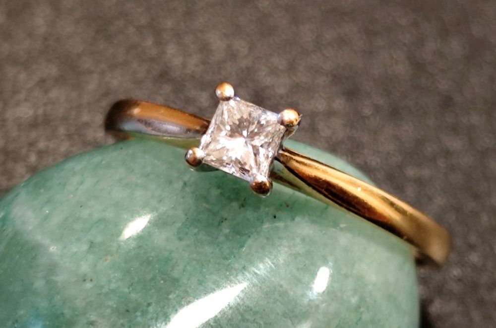 Златен Пръстен 18к / Диамант 0,24ct / F /