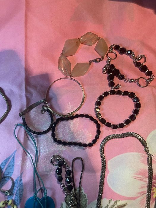 Продам браслеты кольца бусы