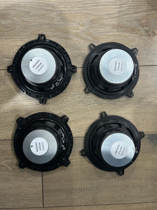 Штатные динамики (колонки)