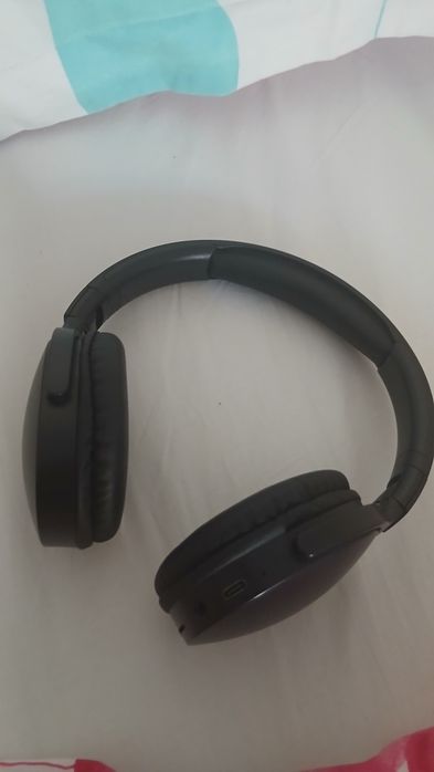Căști perfect funcționale + încărcător