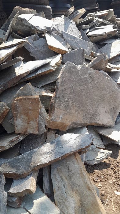 Vând piatra de placat verde