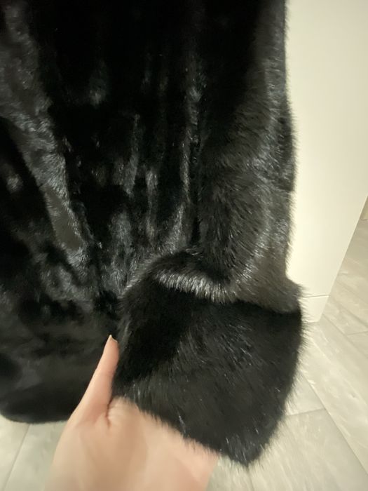 Продам шубу цвет черный