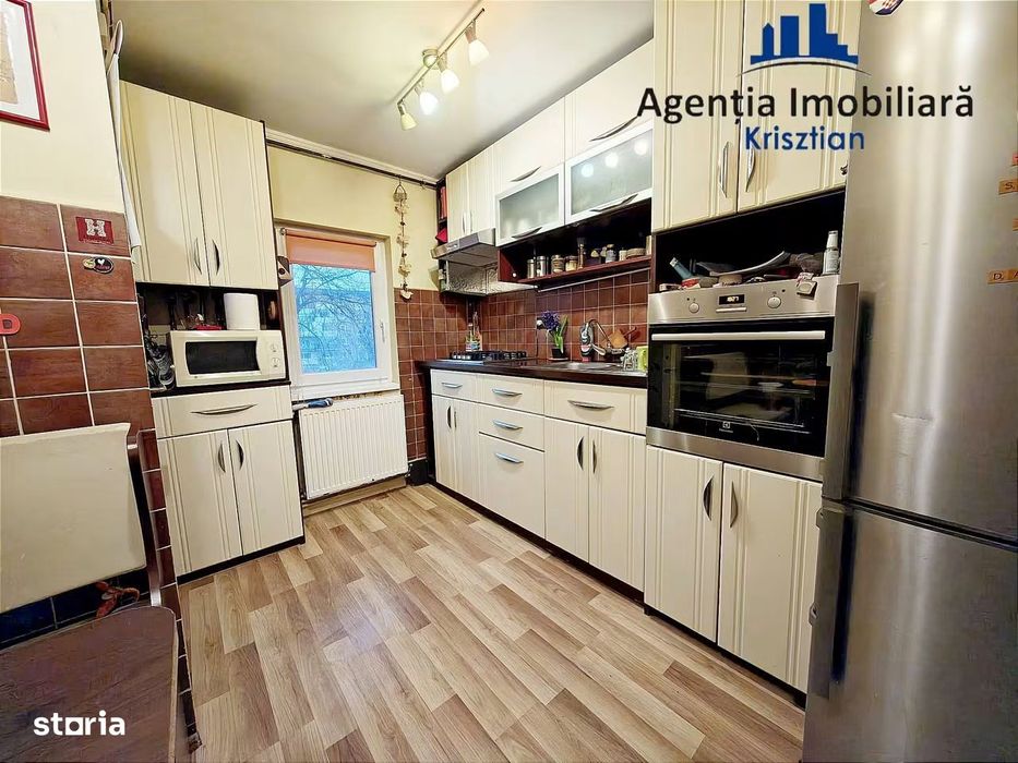 Apartament cu 4 camere de vânzare zona Micro 16