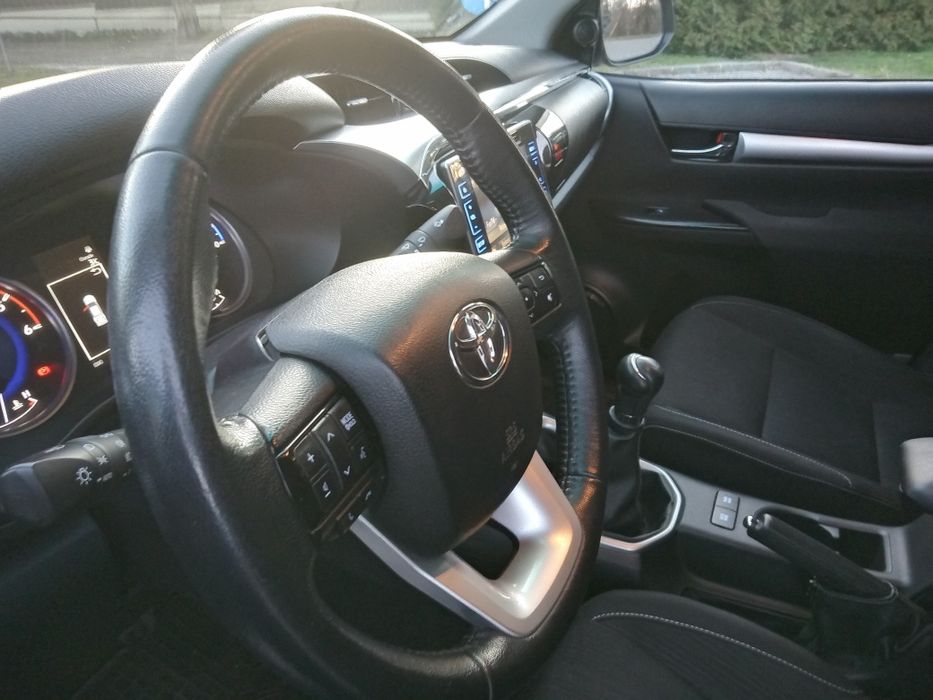 Toyota Hilux 2.4 D4D an 2017 cutie manuala!