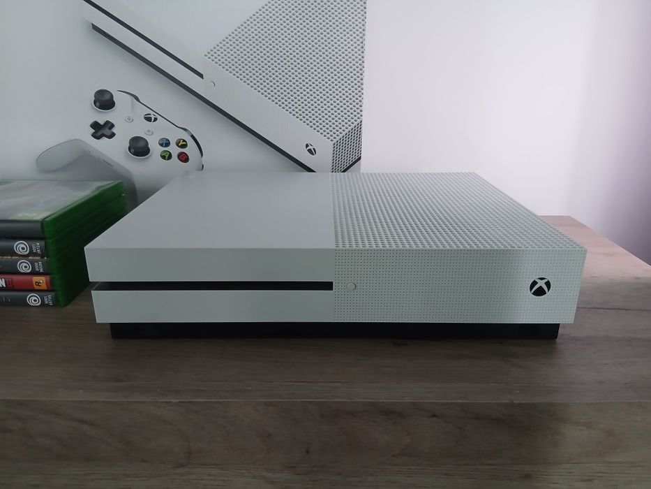 Vand Consolă Xbox One S 1 TB + 1 Controller Original Alb + 5 Jocuri