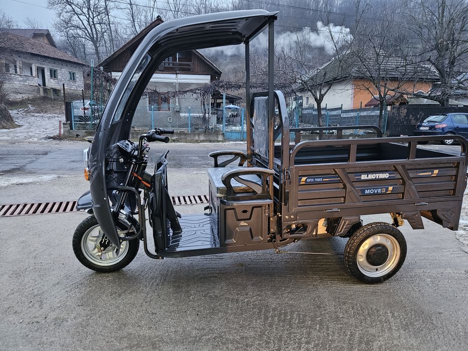 Triciclu Electric cu benă basculabilă și acoperiș – Transport + Carte