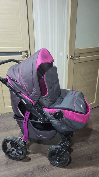 Зимняя коляска,  с люлькой и сумкой, чистая, аккуратная. 15000т