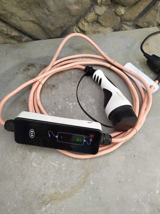 Кабели за зареждане на автомобил