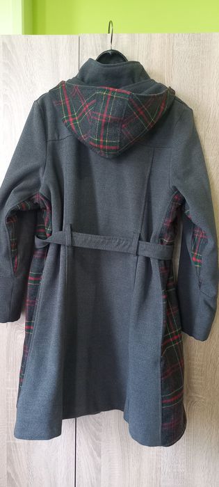 Две дамски палта и едно яке