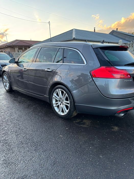 Vând Opel insignia OPC LINE SPORT TOURIER  4 x 4 turbo benzina 220 cp