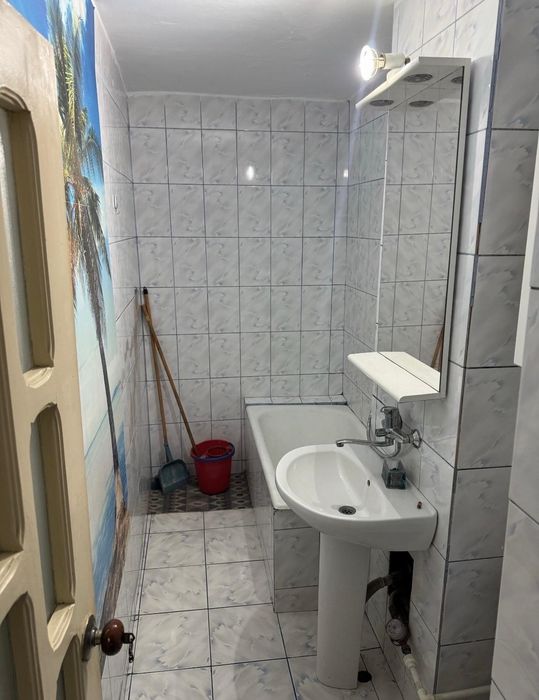 Închiriez garsoniera