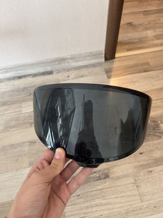 Продавам тъмен визьор за SHOEI NXR2