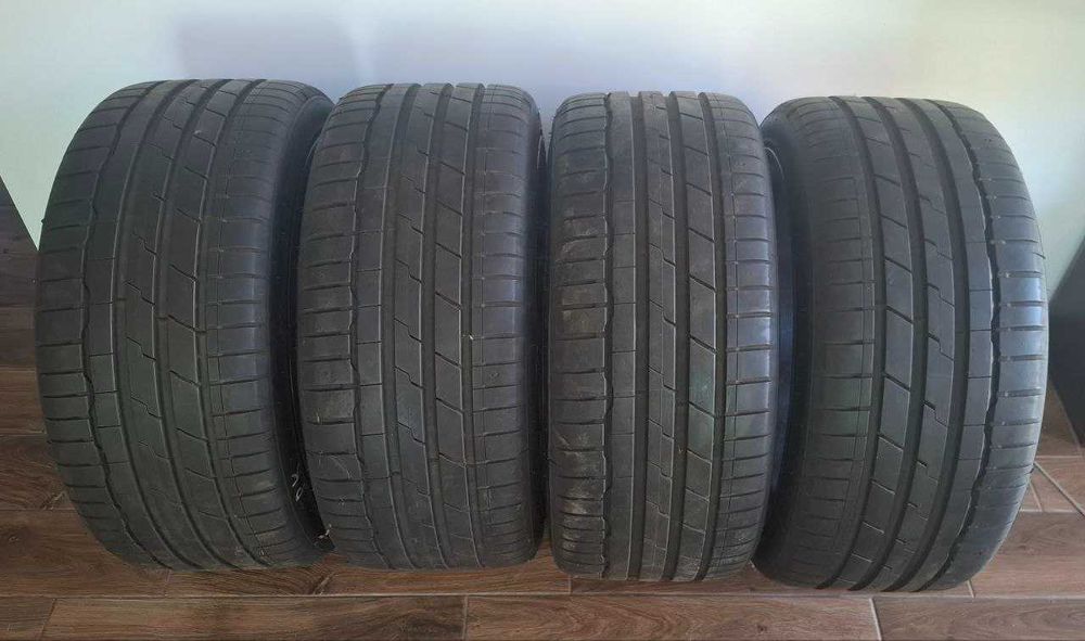 Продава се комплект летни гуми Hankook S1 EVO3, 255/35 R19