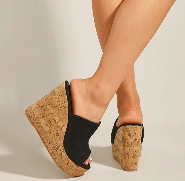 Женские шлепки на платформе