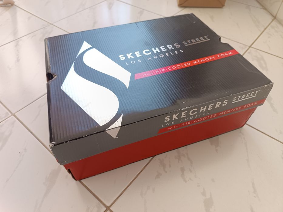 Маратонки Sketchers Street 47
