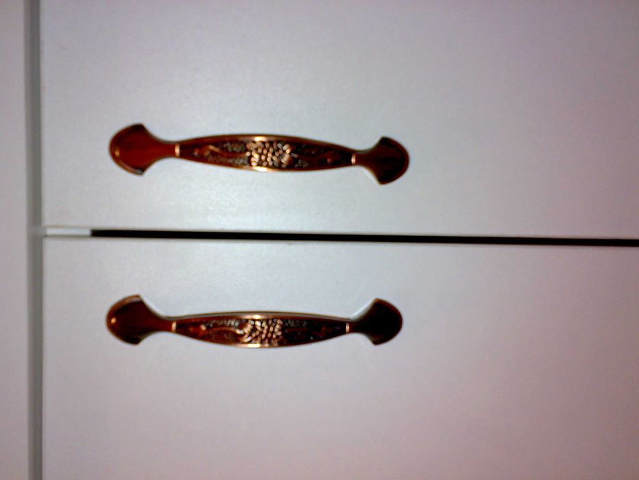 Продам тумбу-шкаф.