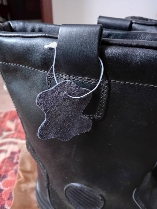 Кожаные ботинки , былғары бәтеңкелер