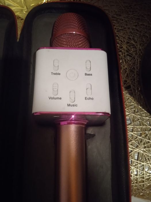 Продам микрофон беспроводной.Громкоговоритель.караоке.