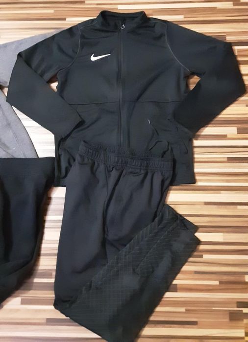 ( М 137/147) NIKE оригинални екипи