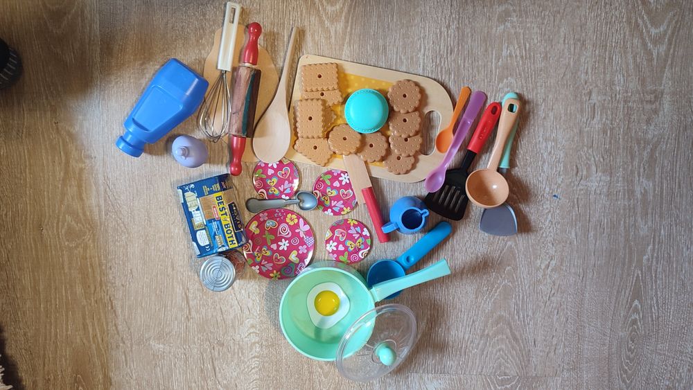 Детска кухня + дървени играчки