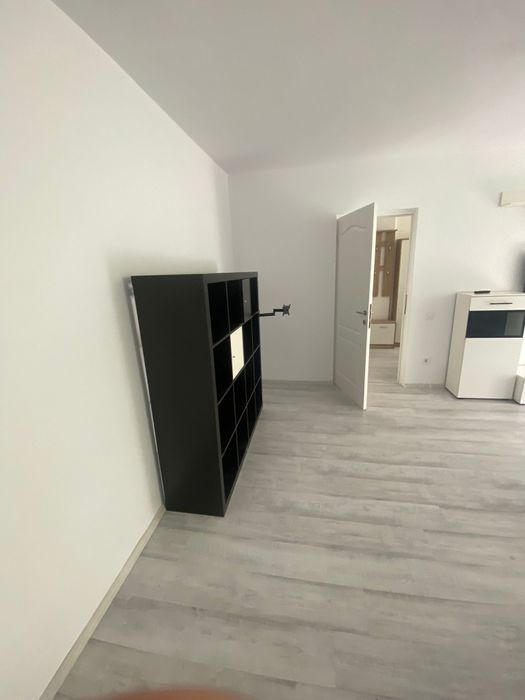 Inchiriez apartament 2 camere - str. Bizusa, etaj intermediar