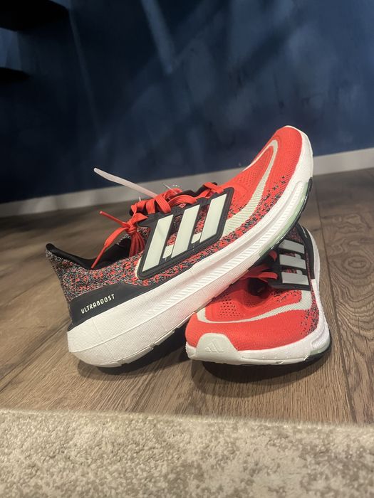 Adidas Ultraboost Light marimea 42,5