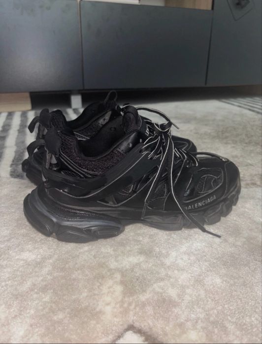 Balenciaga track uri