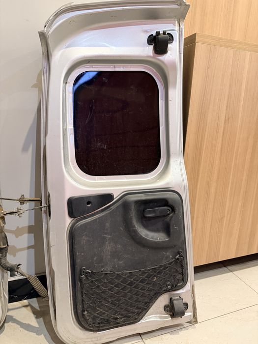 Продам двери на Ларгус оригинал