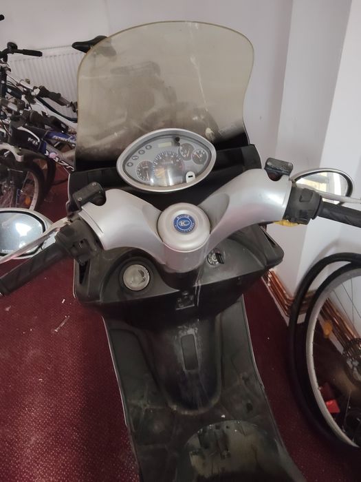 Vând scuter de 125 kymco
