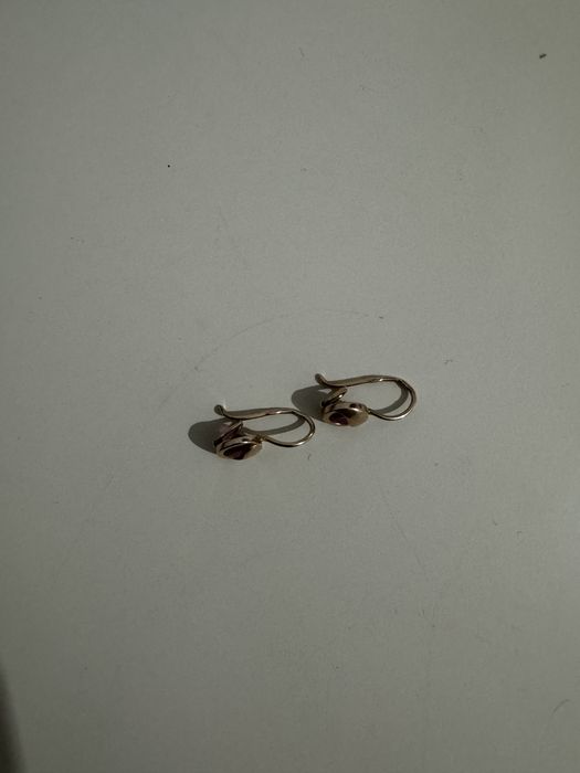 Продам золотые серьги