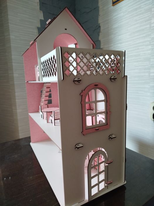 Кукольный домик деревянный