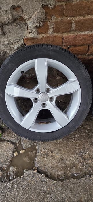 AUDI A1 оригинални джанти със зимни гуми 195/50/16 6J×16 ET30 5×100