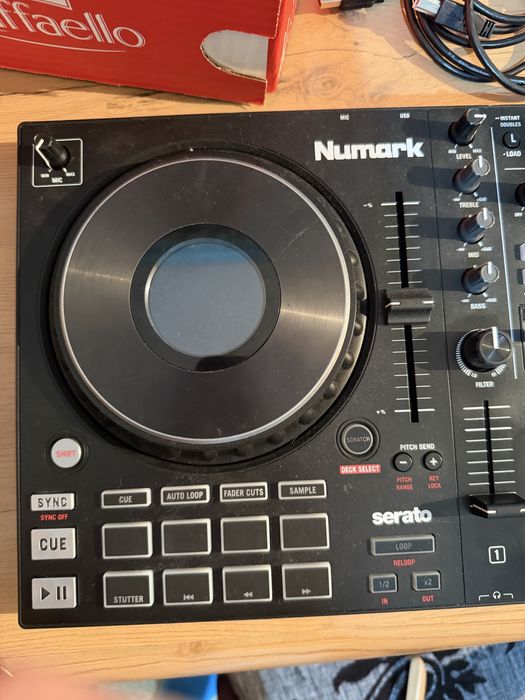 Numark mixtrack platinum fx