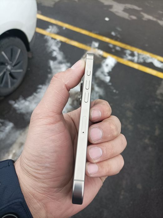 iPhone 16 pro Natural 99%