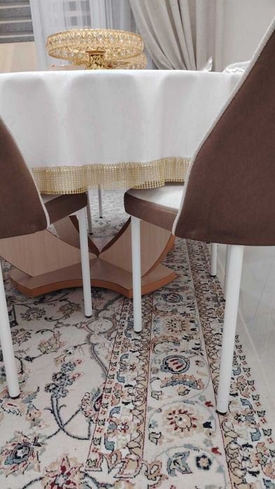 Стол с стульями 8штук.