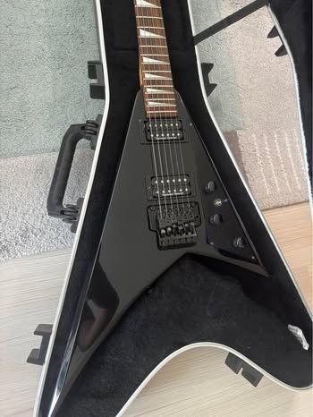 Jackson Rhoads / RR, Seymour Duncan, Floyd Rose, hardcase inclus