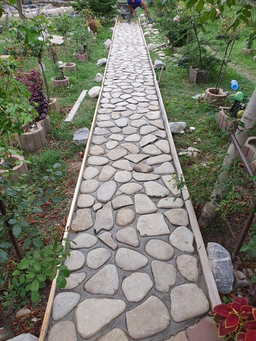 Pavaj piatra naturala/ piatra de munte/ piatra de rau