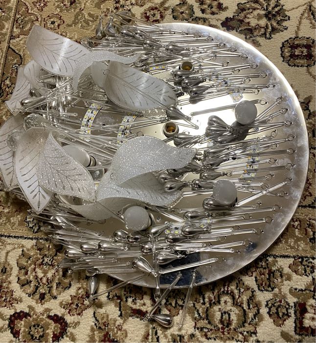 Продам  люстра .