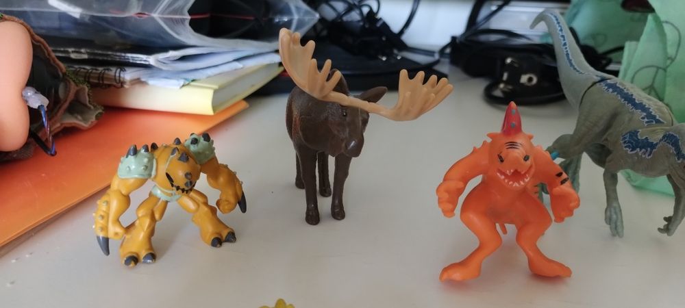 Фигурки Соник, Huggy Wuggy, джобни транформъри