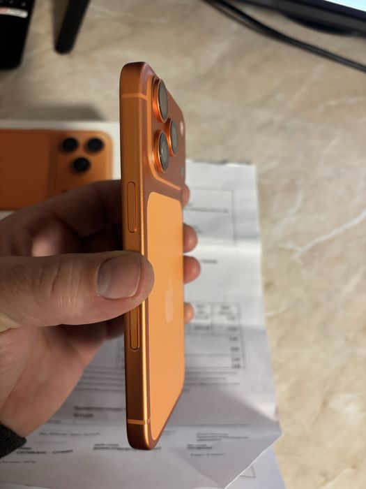 Iphone 17 pro  с гаранция