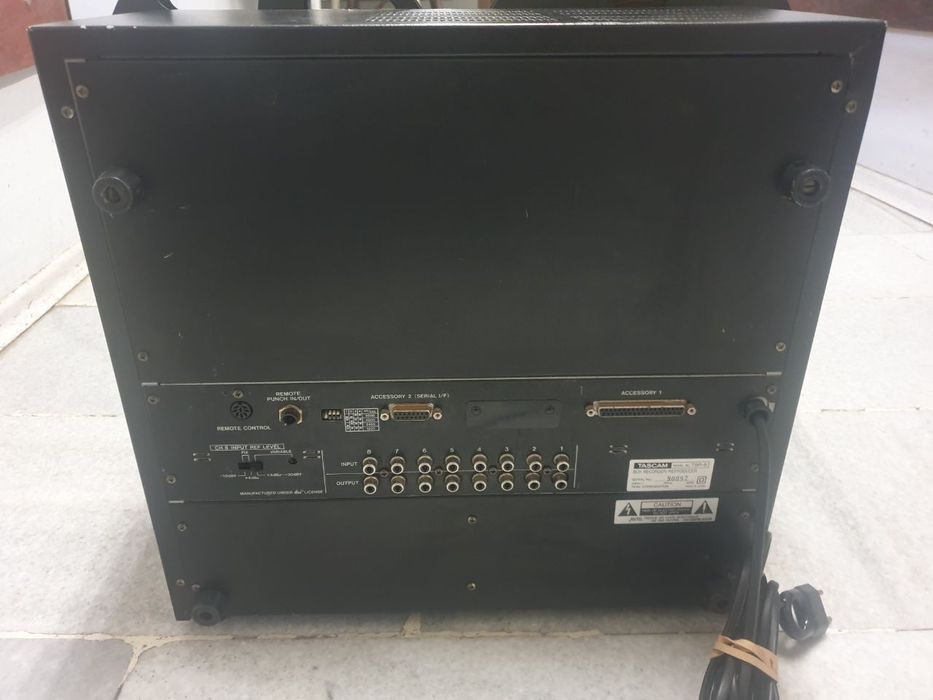 Колекционерки ролков магнетофон Tascam TSR 8 
4 transistor portable ta