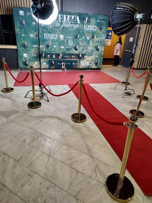 Ограничителни колчета с въжета под наем – за събития, изложби