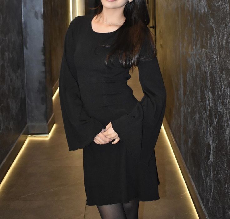 Черное платье на завязках